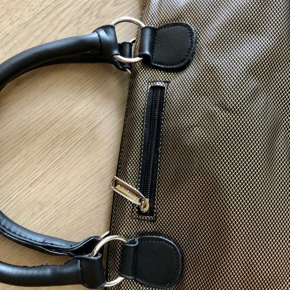 🍷Insulated Wine bags (2) with (2) wine openers - Picture 6 of 6